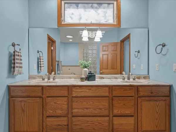 $749,900 | 870 Breckenboro Road, Lake Summerset, IL 61019