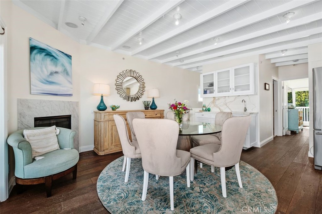 263 Upland Road Laguna Beach, CA 92651 - Photo 16 of 56 Upstairs living room