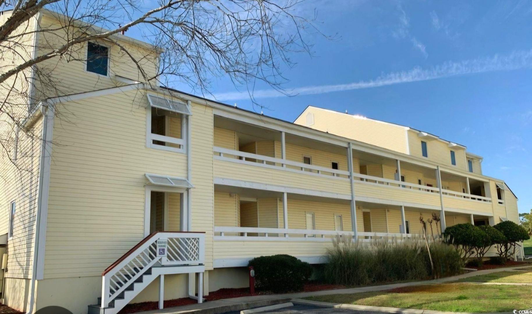 View of apartment building / complex