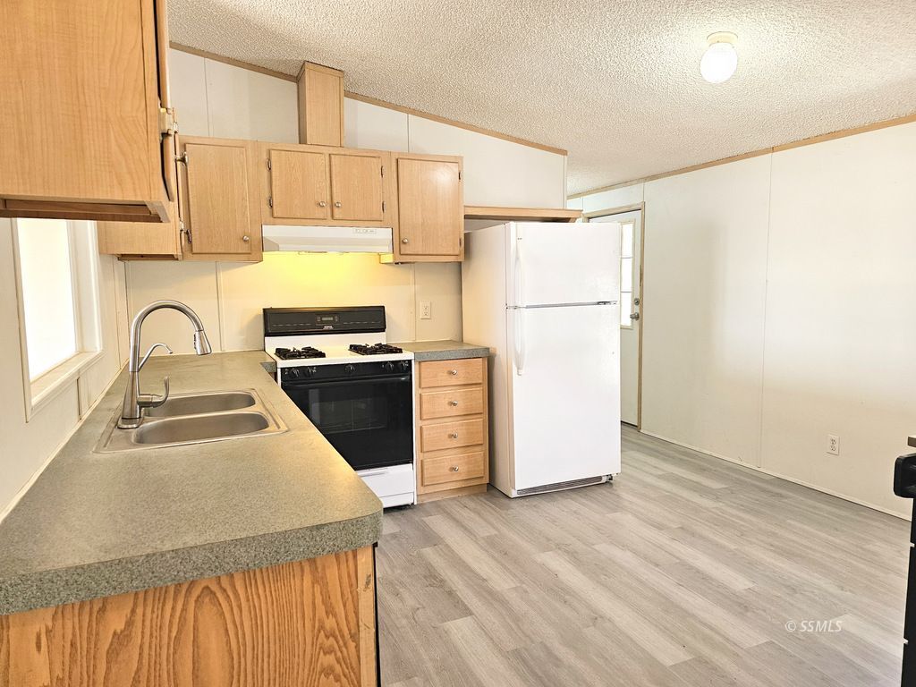 620 West Upjohn Avenue, Unit 43 Ridgecrest, CA 93555 - Photo 8 of 36