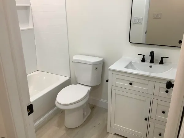 $2,000 | 22 Oyster Bay, Unit E, Absecon, NJ 08201