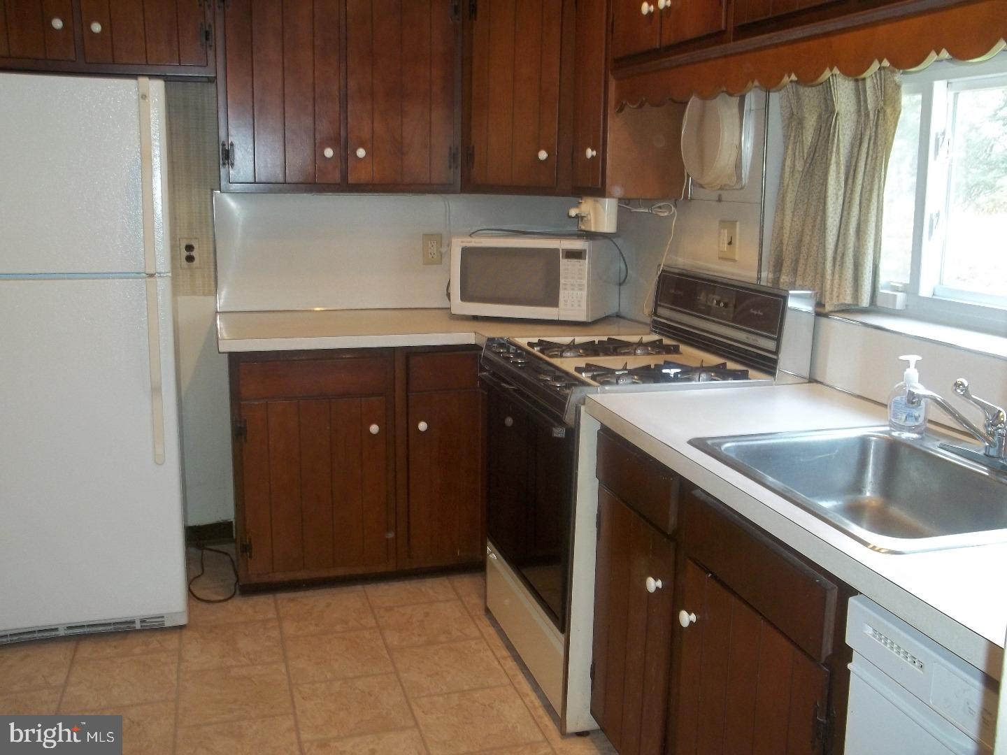 118 Welsh Road Huntingdon Valley, PA 19006 - Photo 3 of 23