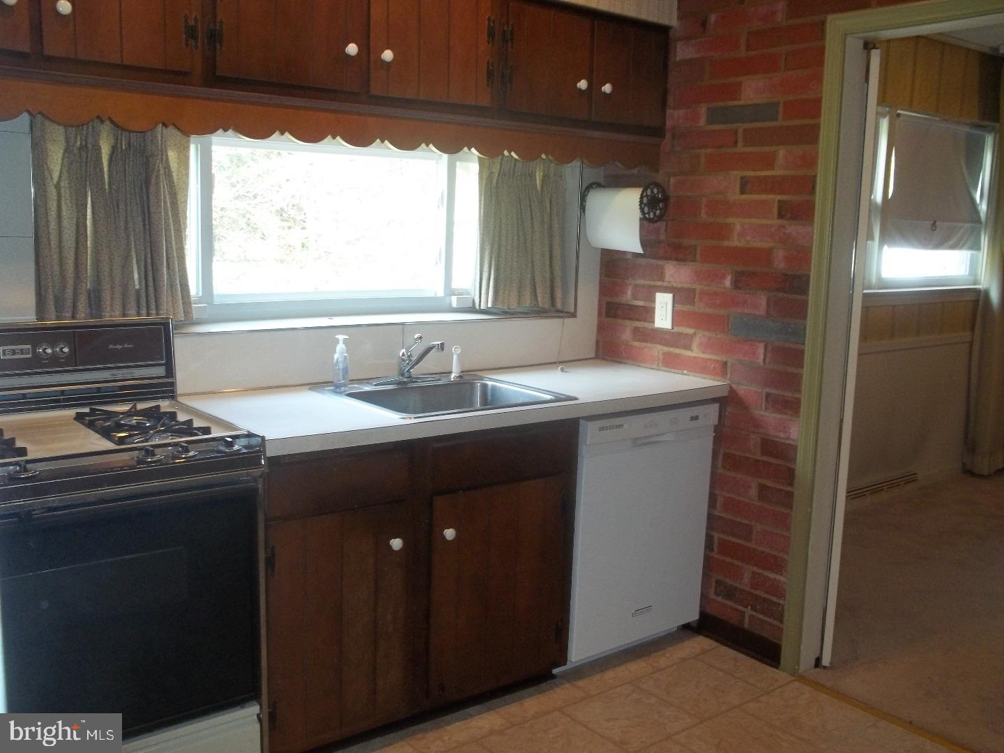 118 Welsh Road Huntingdon Valley, PA 19006 - Photo 5 of 23