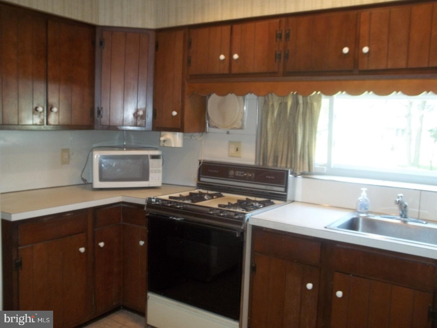 118 Welsh Road Huntingdon Valley, PA 19006 - Photo 6 of 23