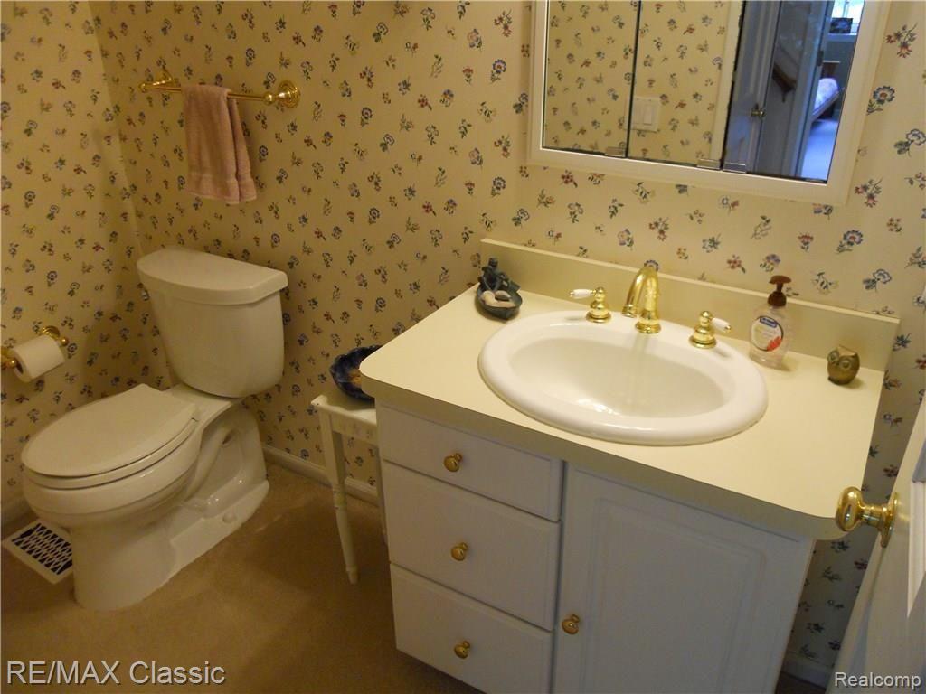 937 Rock Spring Road Bloomfield Hills, MI 48304 - Photo 23 of 41