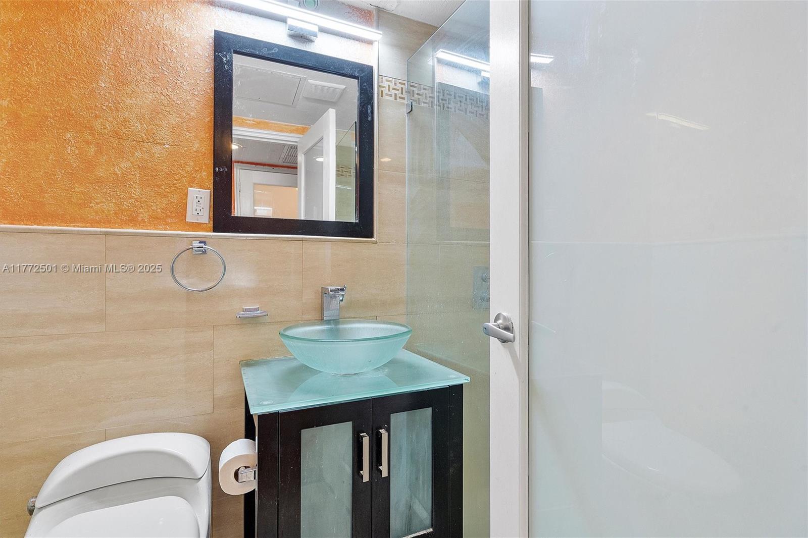 6345 Collins Avenue, Unit 414 Miami Beach, FL 33141 - Photo 13 of 20