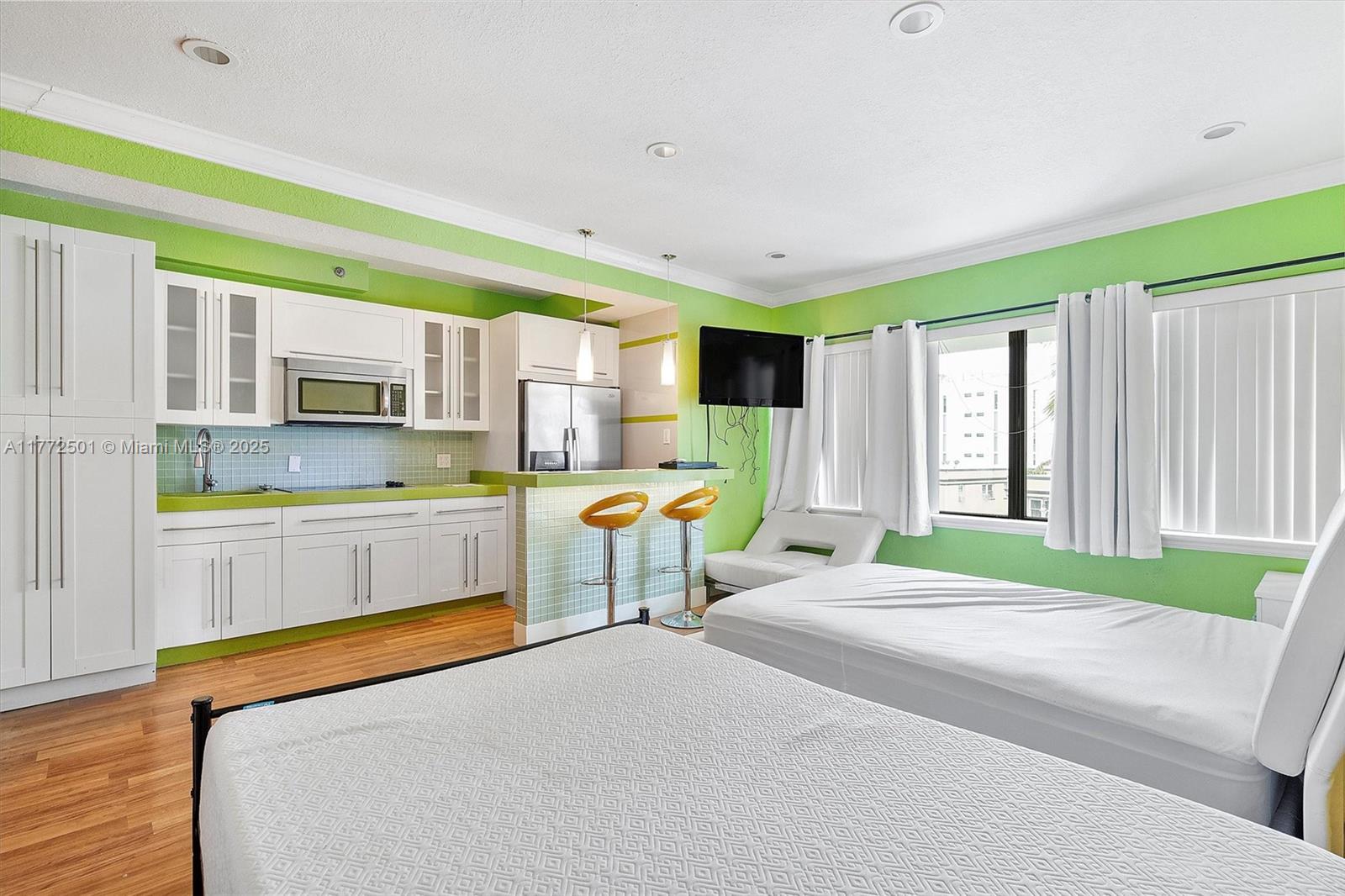 6345 Collins Avenue, Unit 414 Miami Beach, FL 33141 - Photo 6 of 20