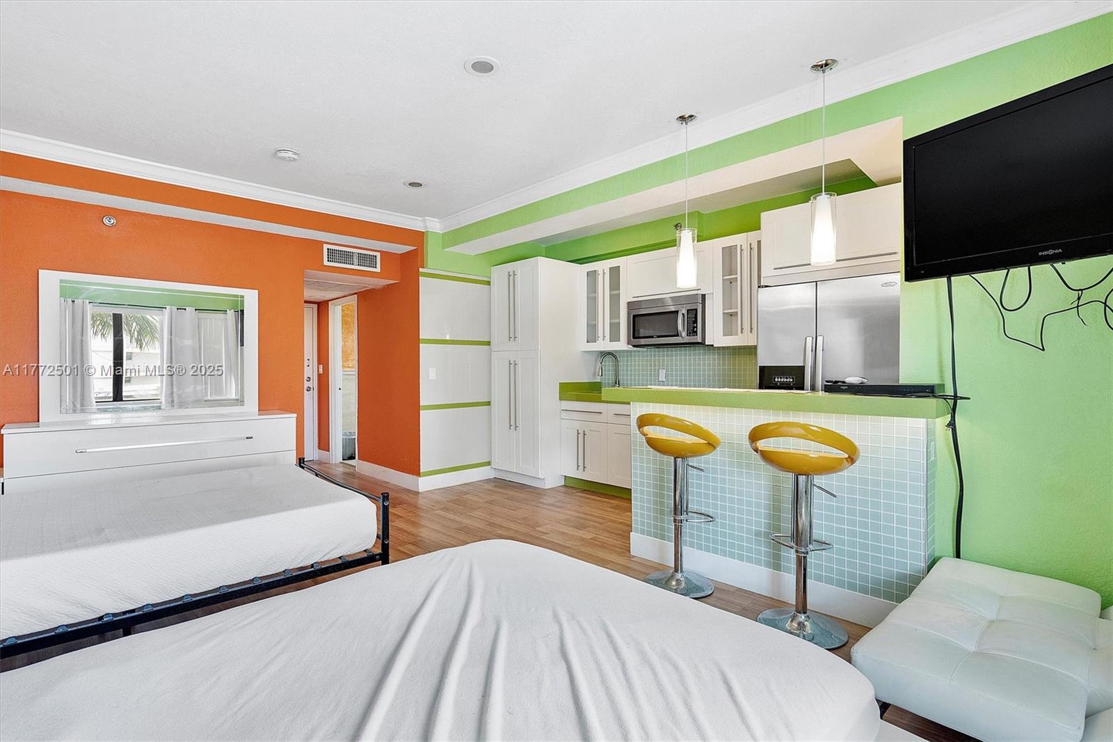 6345 Collins Avenue, Unit 414 Miami Beach, FL 33141 - Photo 8 of 20