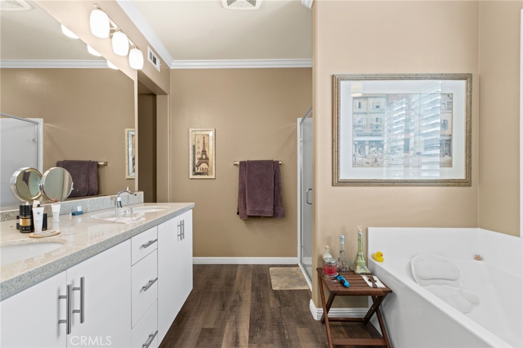 431 South Anaheim Way, Unit 5 Orange, CA 92868 - Photo 25 of 35 a bathroom with a tub sink and mirror