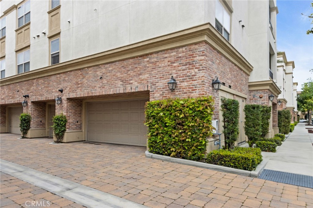 431 South Anaheim Way, Unit 5 Orange, CA 92868 - Photo 29 of 35 a front view of a building with a garden