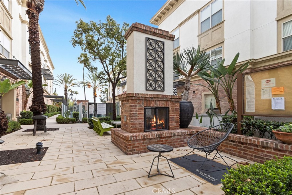 431 South Anaheim Way, Unit 5 Orange, CA 92868 - Photo 30 of 35 a view of a patio with table and chairs and potted plants