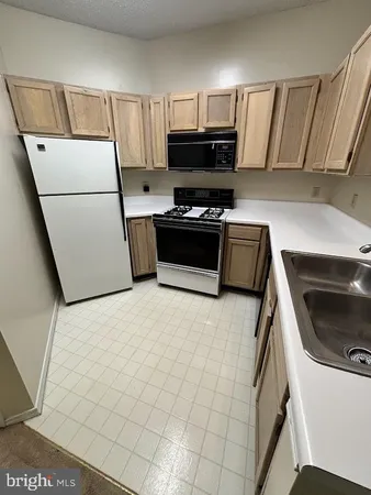 $1,600 | 4409 Fair Stone Drive, Unit 303, Fairfax, VA 22033