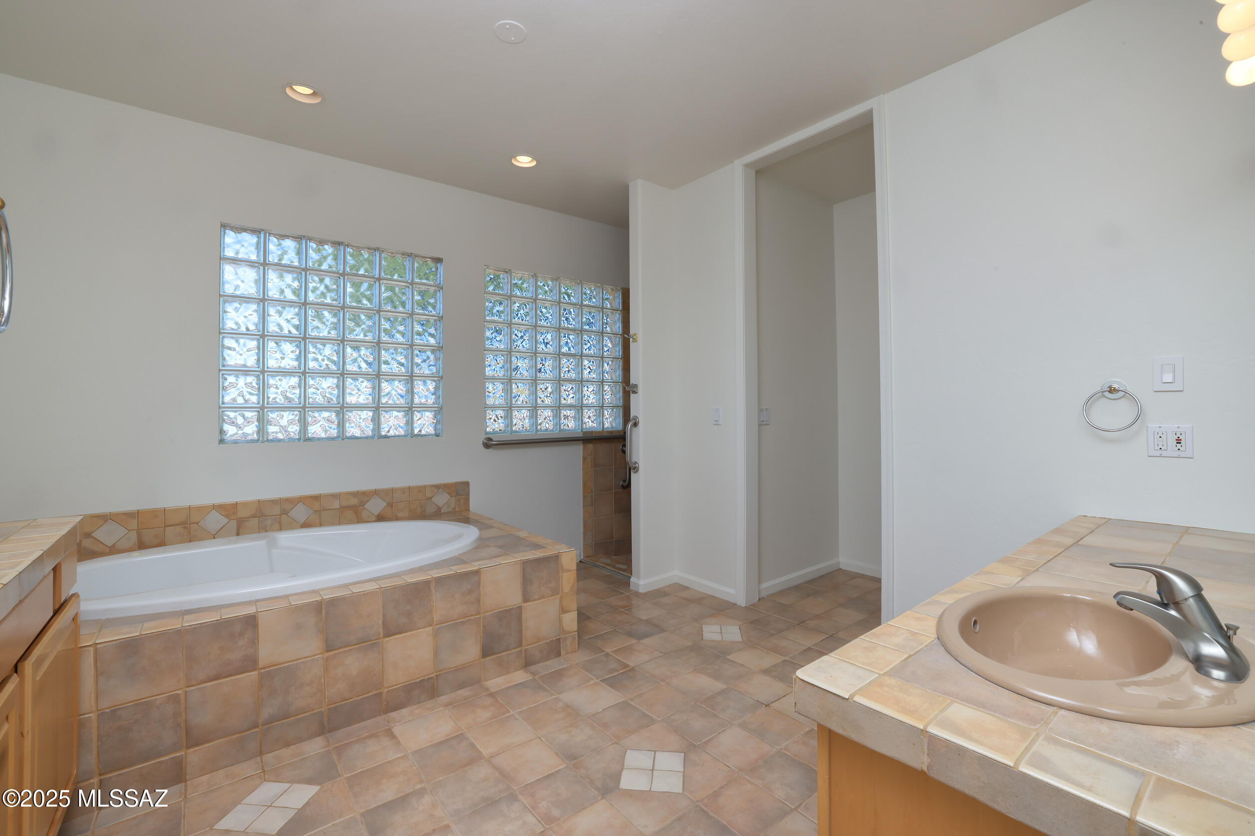 12510 North Piping Rock Road Tucson, AZ 85755 - Photo 30 of 47