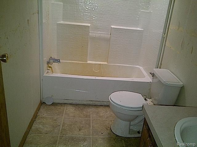 9128 Slattery Road Clifford, MI 48727 - Photo 4 of 7 34534149 Bath.jpg
