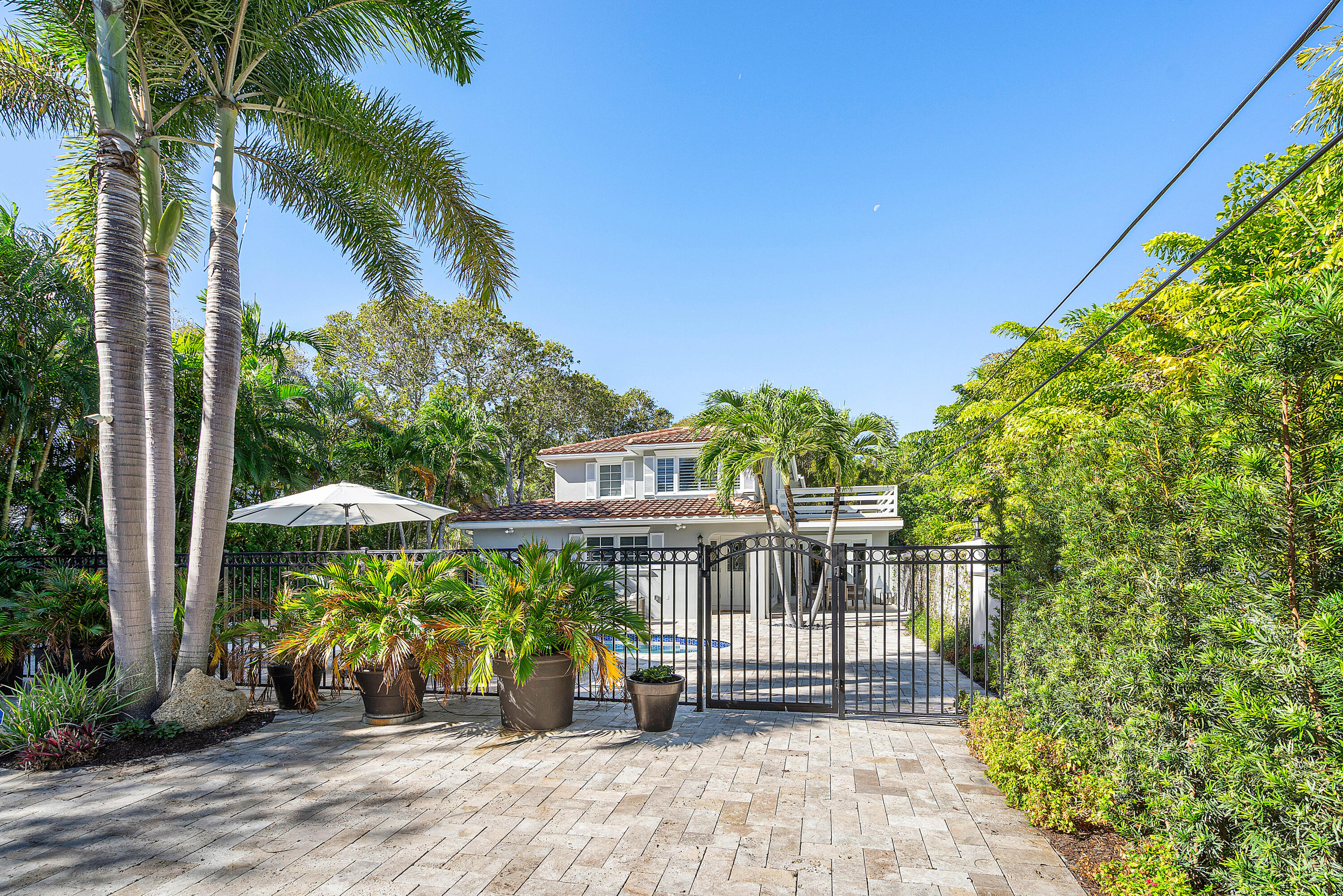820 Palm Trail Delray Beach, FL 33483 - Photo 1 of 40 001-820PalmTrail-DelrayBeach-FL-33483-FU