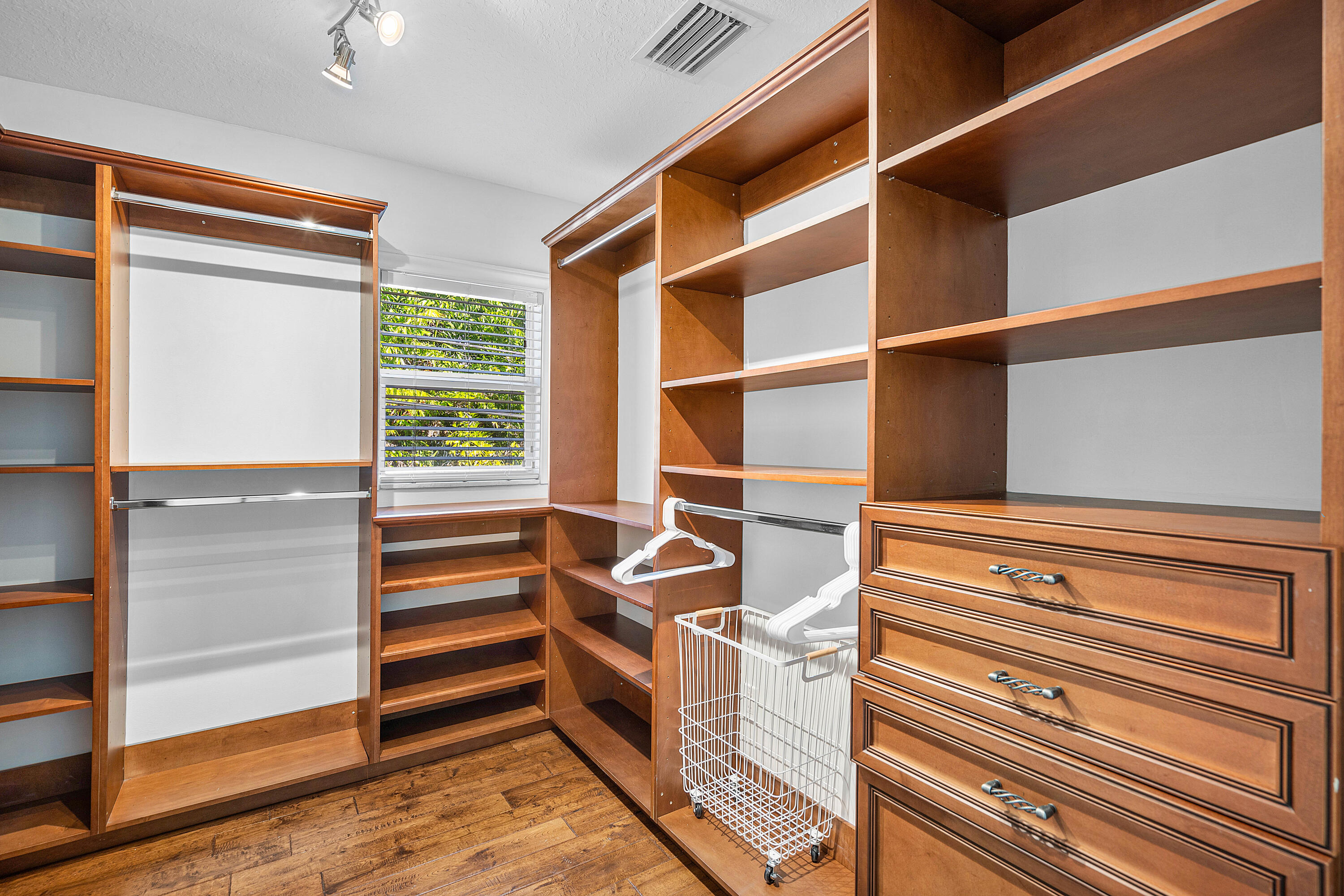 820 Palm Trail Delray Beach, FL 33483 - Photo 22 of 40 024-820PalmTrail-DelrayBeach-FL-33483-FU