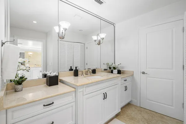 $8,000 | 820 Palm Trail, Delray Beach, FL 33483