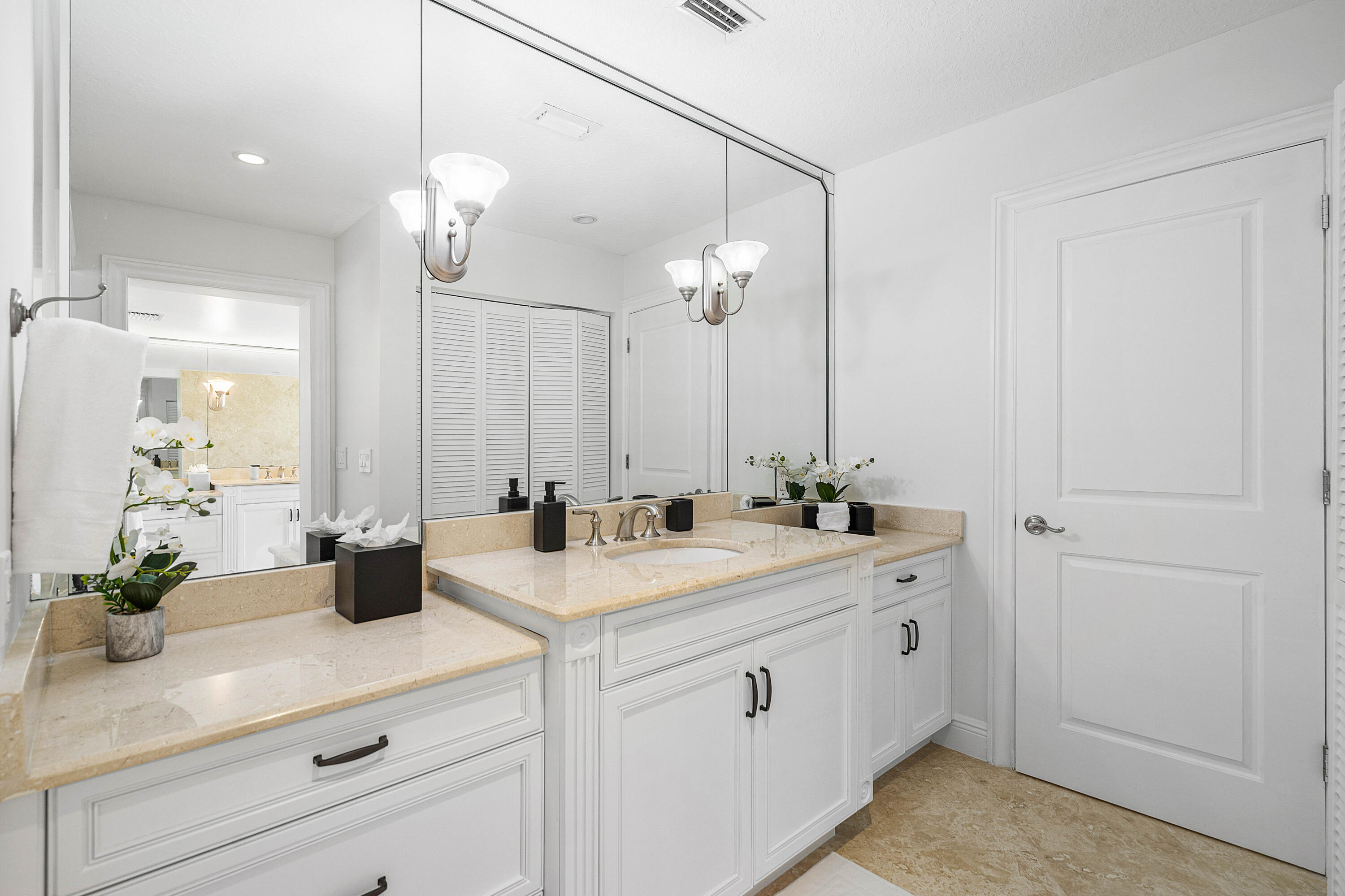 820 Palm Trail Delray Beach, FL 33483 - Photo 23 of 40 025-820PalmTrail-DelrayBeach-FL-33483-FU