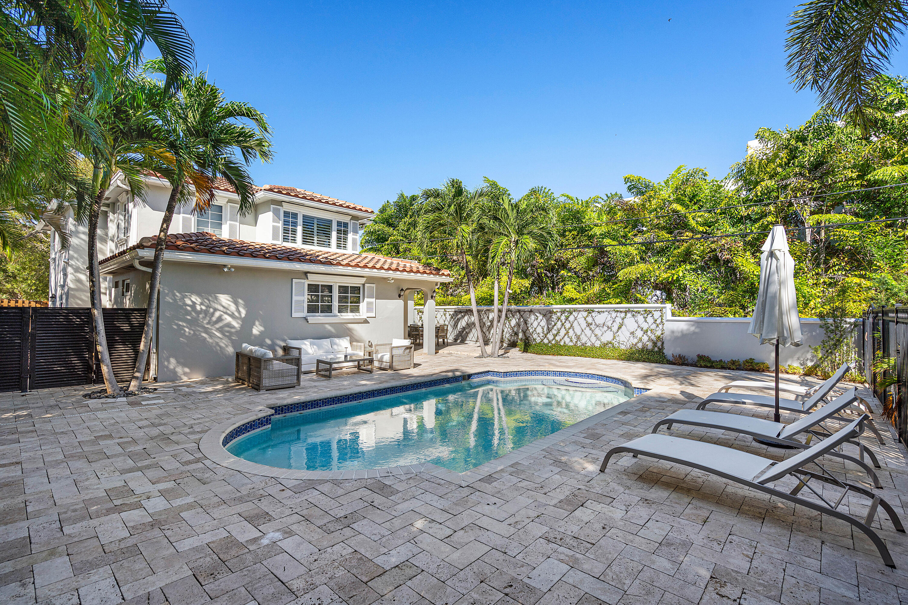 820 Palm Trail Delray Beach, FL 33483 - Photo 36 of 40 038-820PalmTrail-DelrayBeach-FL-33483-FU