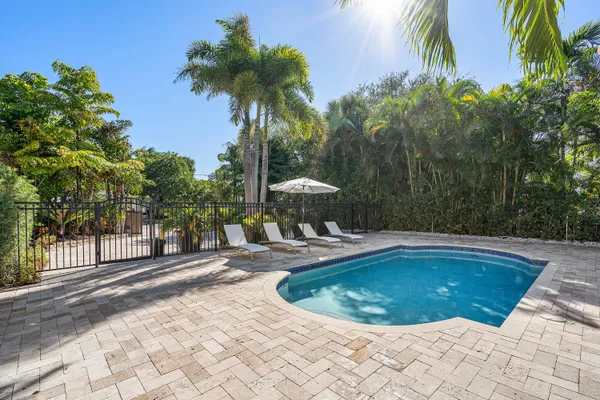 $8,000 | 820 Palm Trail, Delray Beach, FL 33483