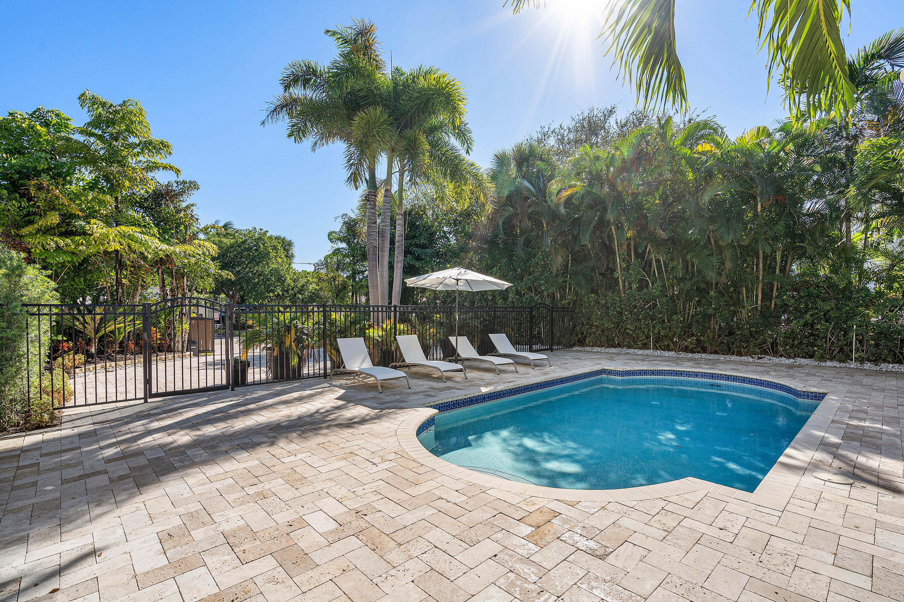 820 Palm Trail Delray Beach, FL 33483 - Photo 38 of 40 040-820PalmTrail-DelrayBeach-FL-33483-FU