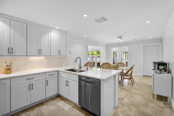$8,000 | 820 Palm Trail, Delray Beach, FL 33483
