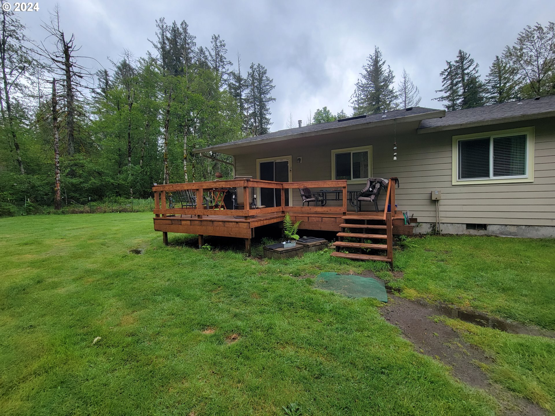 22118 East Yakima Lane Rhododendron, OR 97049 - Photo 28 of 31 a view of a backyard with wooden fence and a large tree