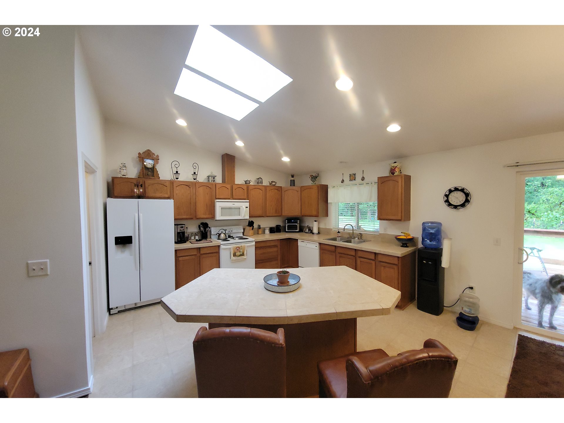 22118 East Yakima Lane Rhododendron, OR 97049 - Photo 4 of 31 a kitchen with a table and chairs