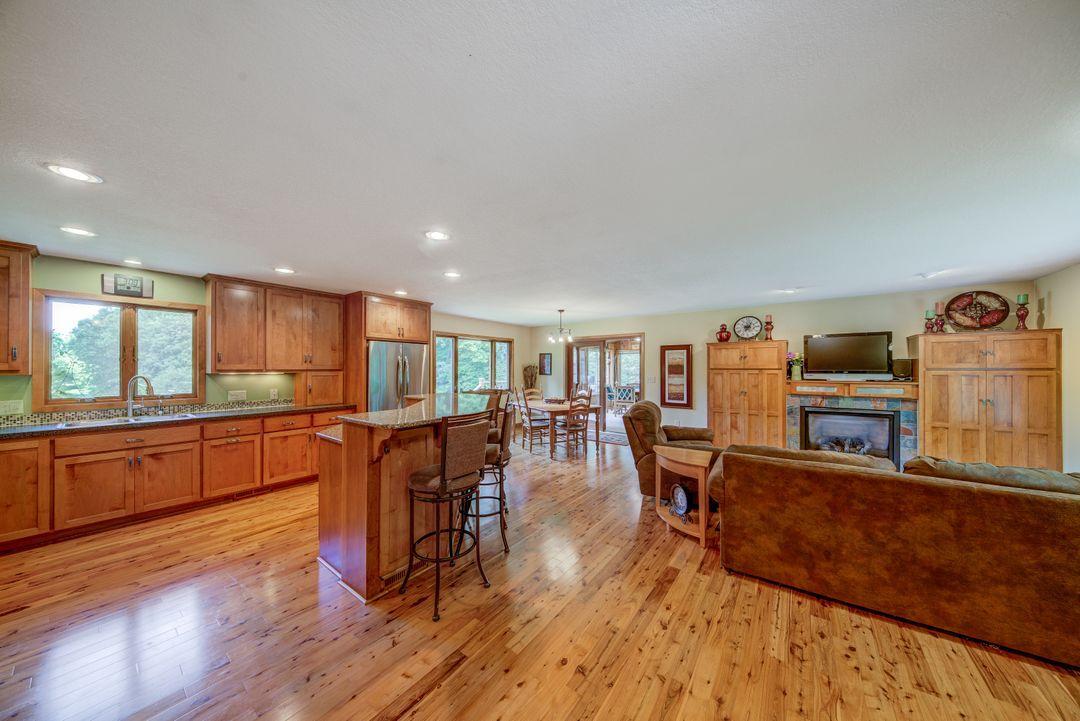 8124 Spring Valley Road Waconia, MN 55387 - Photo 2 of 22 Gallery Image 2