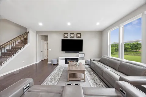 $4,850 | 1507 Tail Leaf Court, Naperville, IL 60563