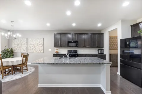 $4,850 | 1507 Tail Leaf Court, Naperville, IL 60563