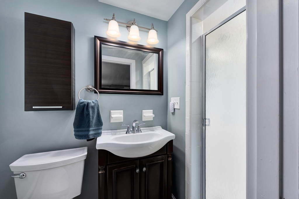 41 Woodcrest Road Boxford, MA 01921 - Photo 12 of 31 a bathroom with a toilet sink and mirror