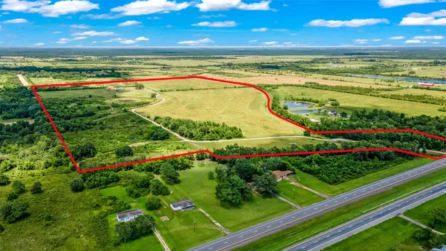 a view of a tennis court