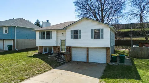 $325,000 | 10831 Cleveland Avenue, Kansas City, KS 66109