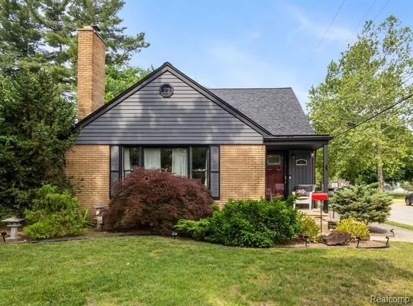$2,300 | 461 Silvery Lane, Dearborn, MI 48128