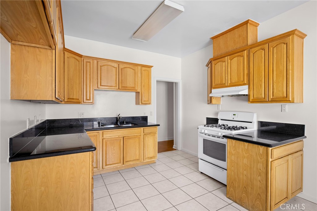 216 East Windsor Road, Unit 3 Glendale, CA 91205 - Photo 7 of 19