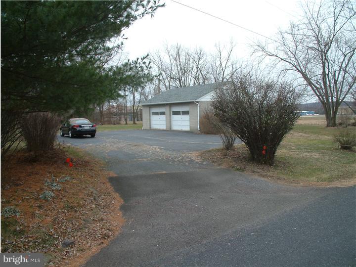 1014 Schoolhouse Road Perkasie, PA 18944 - Photo 2 of 11 Driveway