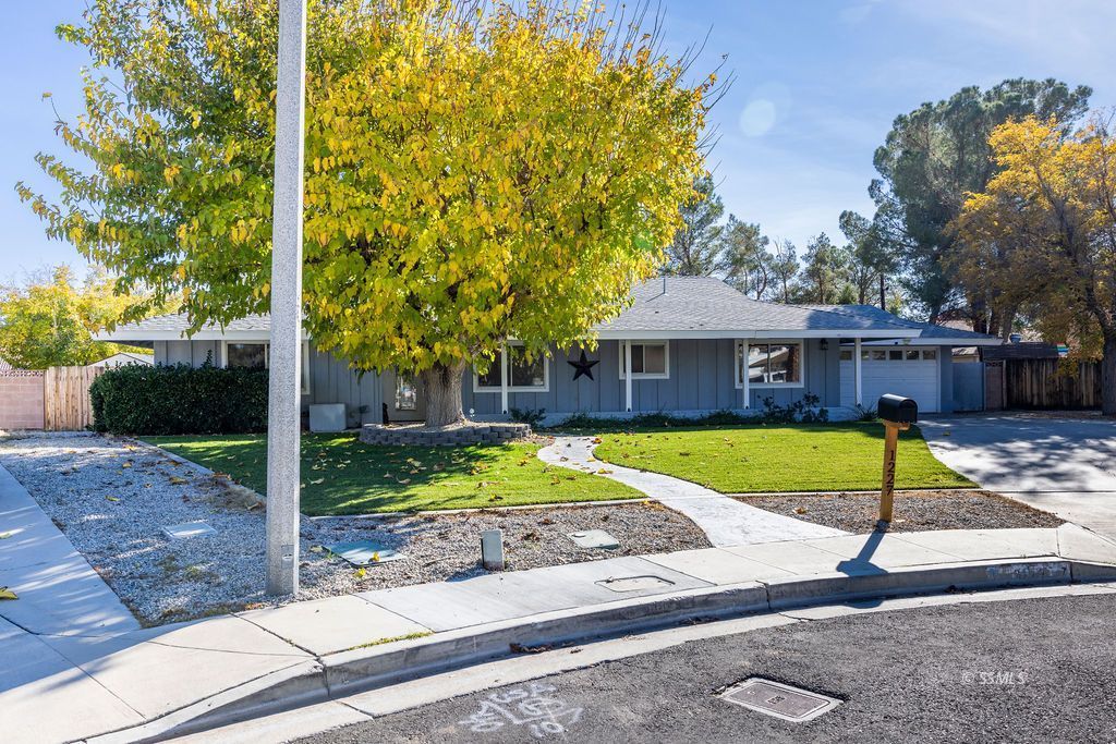 1227 Wayne Street Ridgecrest, CA 93555 - Photo 3 of 43 Gallery Image 3