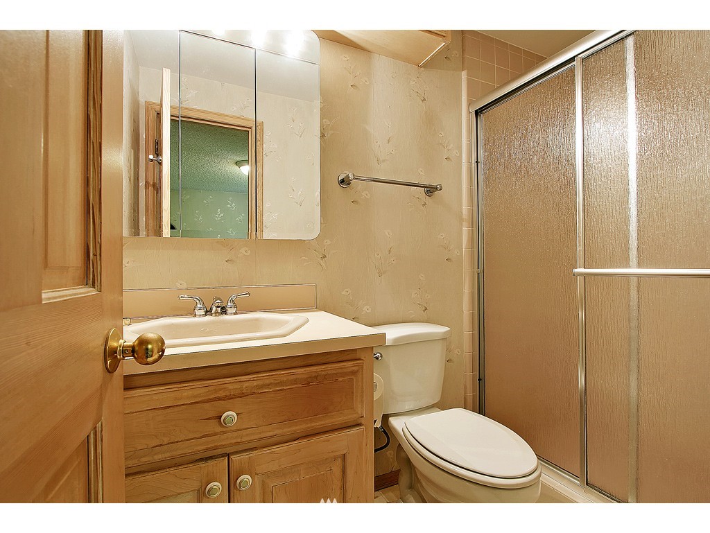 415 220th Street Southwest Bothell, WA 98021 - Photo 11 of 15