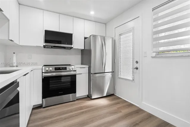 $1,900 | 901 Northeast 14th Avenue, Unit 205, Hallandale Beach, FL 33009