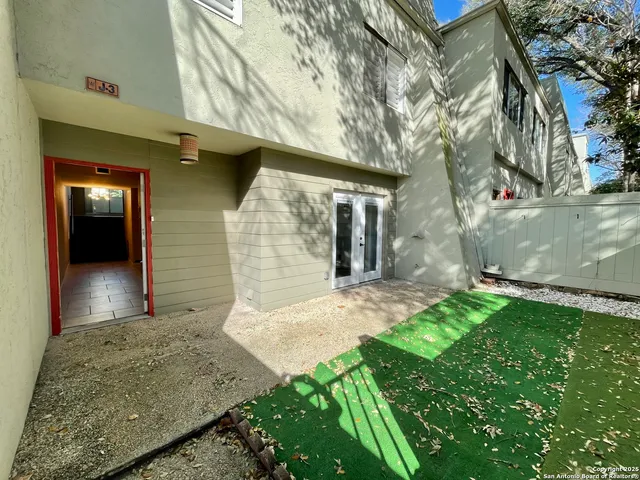 $2,000 | 3103 Eisenhauer Road, Unit J3, San Antonio, TX 78209
