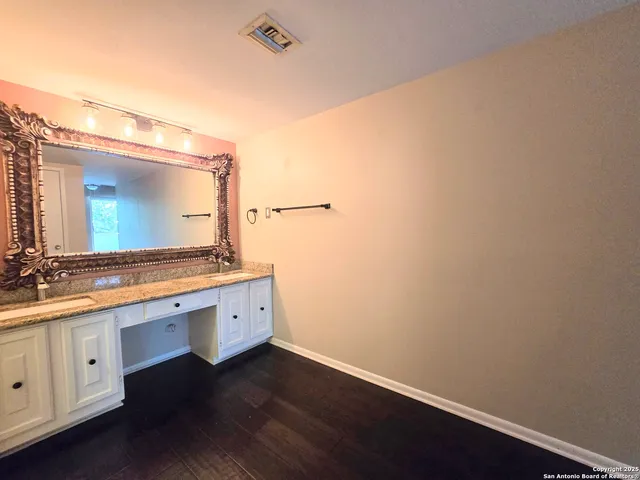 $2,000 | 3103 Eisenhauer Road, Unit J3, San Antonio, TX 78209