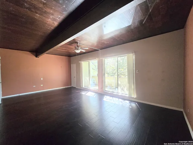 $2,000 | 3103 Eisenhauer Road, Unit J3, San Antonio, TX 78209