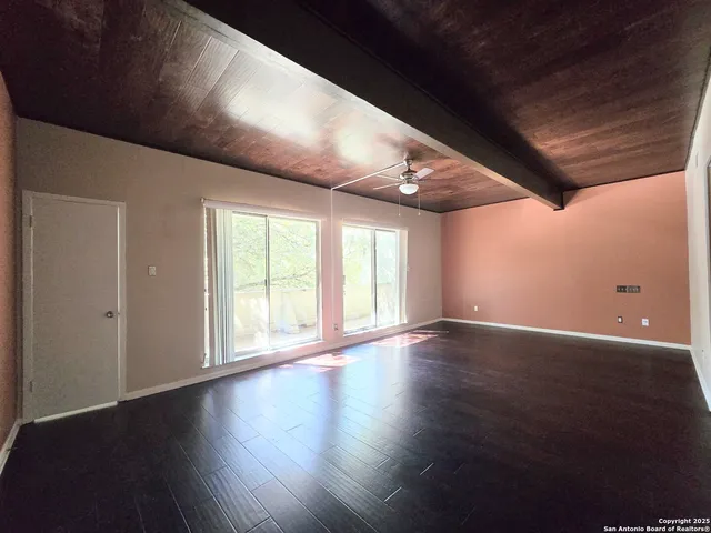 $2,000 | 3103 Eisenhauer Road, Unit J3, San Antonio, TX 78209