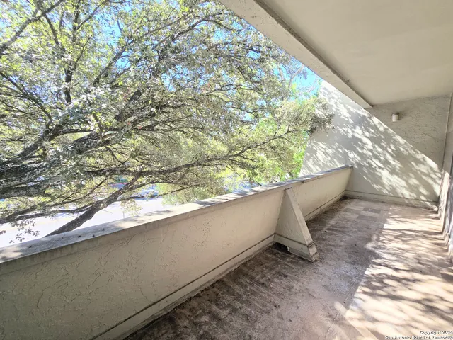 $2,000 | 3103 Eisenhauer Road, Unit J3, San Antonio, TX 78209