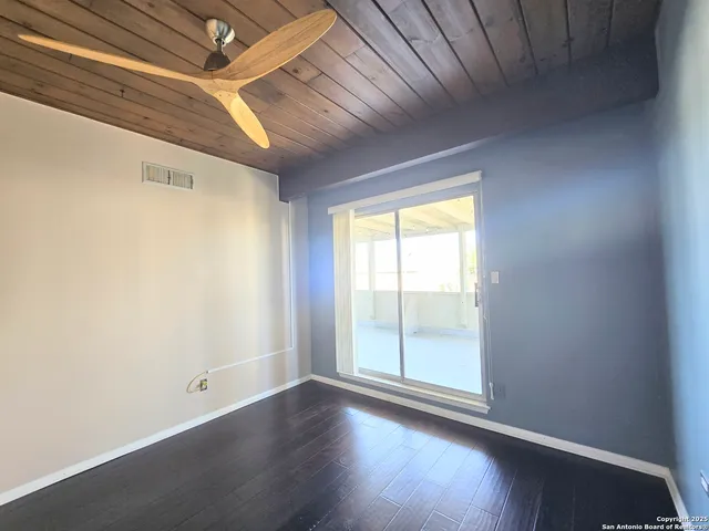 $2,000 | 3103 Eisenhauer Road, Unit J3, San Antonio, TX 78209