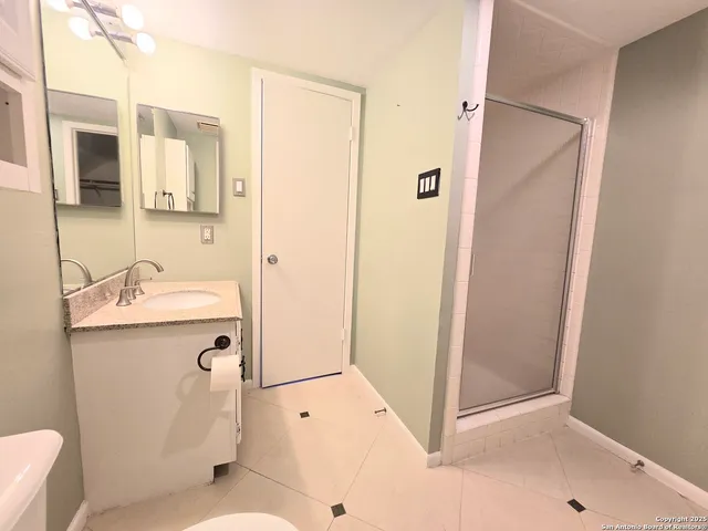 $2,000 | 3103 Eisenhauer Road, Unit J3, San Antonio, TX 78209