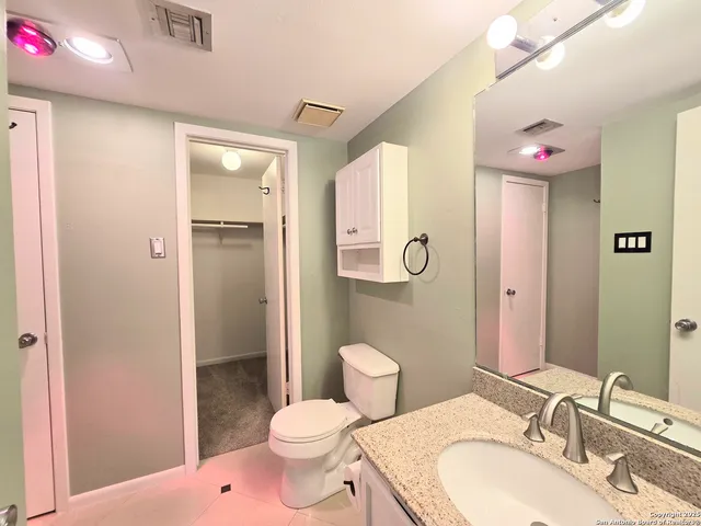 $2,000 | 3103 Eisenhauer Road, Unit J3, San Antonio, TX 78209