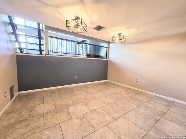 $2,000 | 3103 Eisenhauer Road, Unit J3, San Antonio, TX 78209