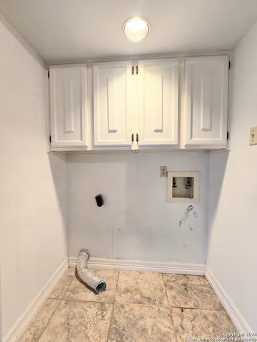 $2,000 | 3103 Eisenhauer Road, Unit J3, San Antonio, TX 78209